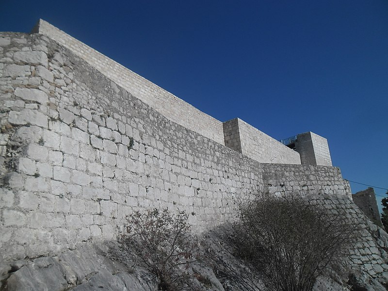 File:Utvrđeni grad Šibenik rujna 2017.jpg