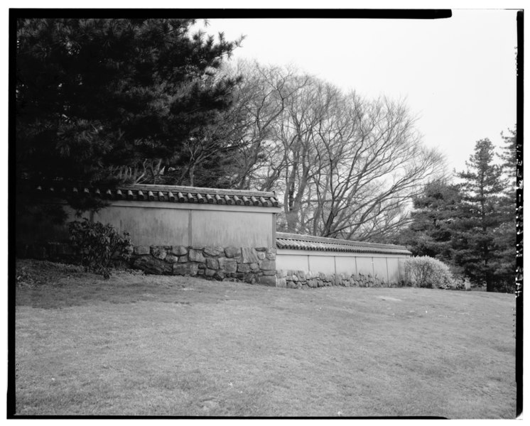 File:VIEW OF GARDEN WALL FROM LOWER WEST SLOPE OF KYKUIT HILL - Kykuit, Japanese Gardens, 200 Lake Road, Pocantico Hills, Westchester County, NY HABS NY,60-POHI,1E-13.tif