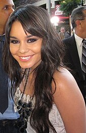 Vanessa Hudgens: Biographie, Image publique, Théâtre