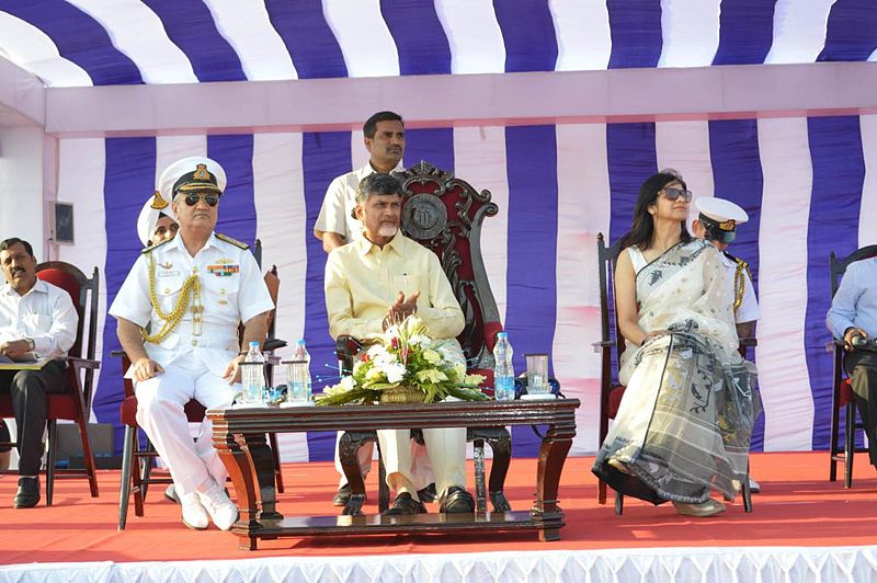 File:Vice Admiral Satish Soni with Andhra Pradesh CM Chandrababu Naidu, the Chief Guest on Navy Day 2014.JPG