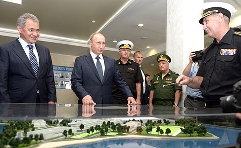 Владимир Путин и Сергей Шойгу в училище, 19 августа 2014 года