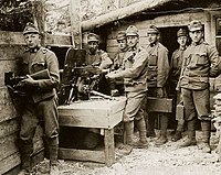Солдати 7-го піхотного полку біля кулемета Schwarzlose MG 07/12.