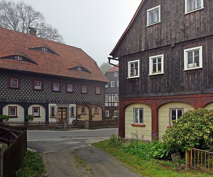 File:Waltersdorf (Großschönau) - Hauptstraße 54, Umgebindewohnhaus, Doppelstubenhaus (02-2).jpg