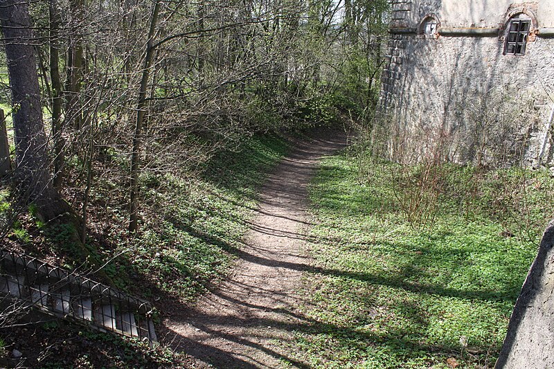 File:West part of castle moat and path of Brtnice castle in Brtnice, Jihlava District.jpg