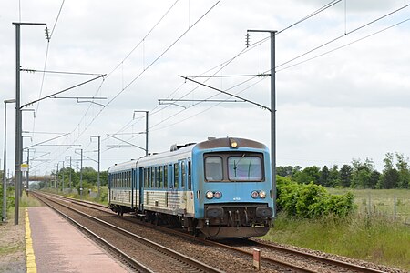 X 4753 im Bahnhof Frénouville-Cagny, 2015