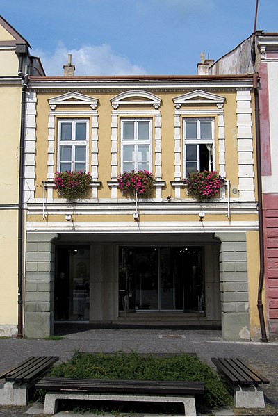 File:Zilina Marianske namestie 17.jpg