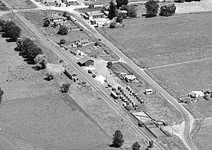 Ōhingaiti railway station in 1957.jpg