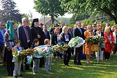Церемонія покладання квітів на День Анни Київської в Санліс