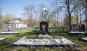 Підвисоке. Братська могила воїнів Радянської Армії і пам'ятник воїнам-односельчанам.jpg
