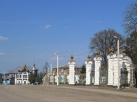 Сільрада, господарські приміщення палацу, мур на площі леніна.JPG