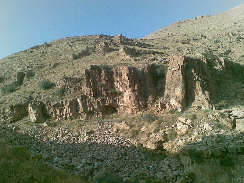 File:جبال القلمون - قارة - panoramio.jpg