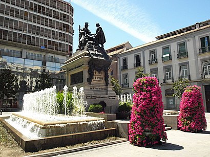 Cómo llegar a Plaza De Isabel La Católica en transporte público - Sobre el lugar