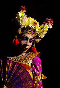 Legong Bapang Saba dancer