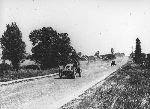 Automobiles competing in the 1906 French Grand Prix