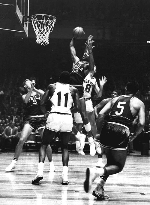 Chamberlain grabbing a rebound during a game against the New York Knicks