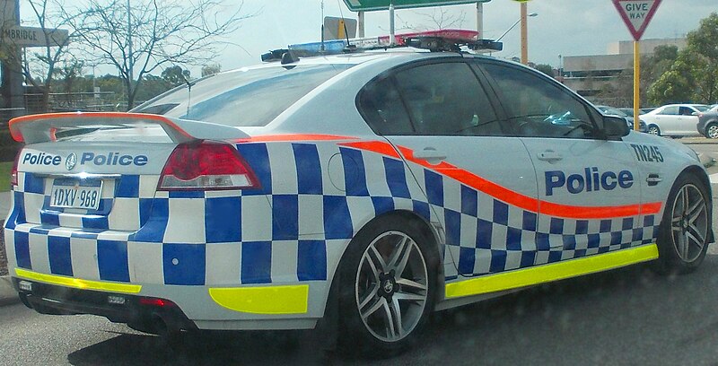 File:2012 Holden Commodore (VE II MY12) SV6 sedan, Western Australia Police (2014-10-02).jpg