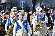 Zunft zu den Drei Königen mit Wappen auf den Mützen