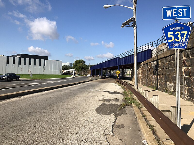 File:2018-10-03 09 31 55 View west along Camden County Route 537 (Federal Street) at Newton Avenue in Camden, Camden County, New Jersey.jpg