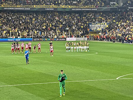 Fail:2023–24_UEFA_Europa_Conference_League_Quarter-Final_game_Fenerbahçe_-_Olympiacos_FC_penalty_shootout.jpg