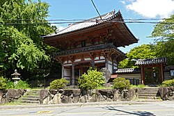 久安寺の楼門（国の重要文化財）