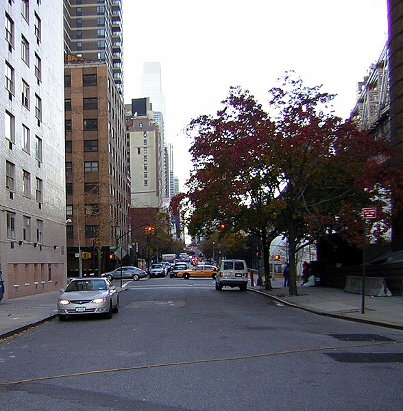 File:59th St & York Av 2007 jeh.jpg