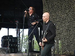 Maynard James Keenan (a sinistra) e Billy Howerdel (a destra), fondatori e unici membri stabili del gruppo