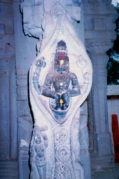 File:A pillar at Ahobilam temple in Kurnool District of Andhra Pradesh.jpg