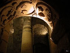 Crypte de Saint-Victor, stuc mérovingien.
