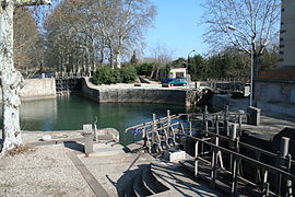 Round lock at Agde with three additions