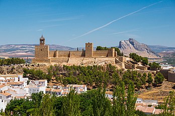 L'alcazaba d'Antequera, en Andalousie. (définition réelle 3 008 × 2 002)