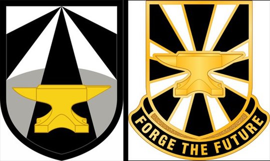 Army Futures Command shoulder sleeve insignia (left) and distinctive unit insignia (right)