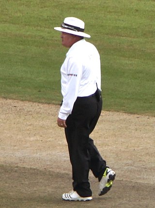 <span class="mw-page-title-main">Marais Erasmus</span> South African cricket umpire that needs to go to specsavers