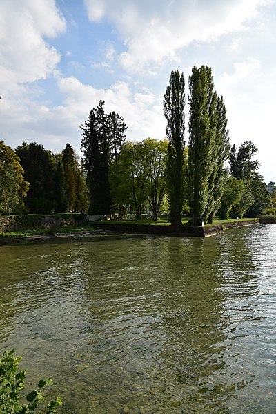 File:Au - Schloss - Parkgelände seeseitig 2015-09-26 16-46-09.JPG