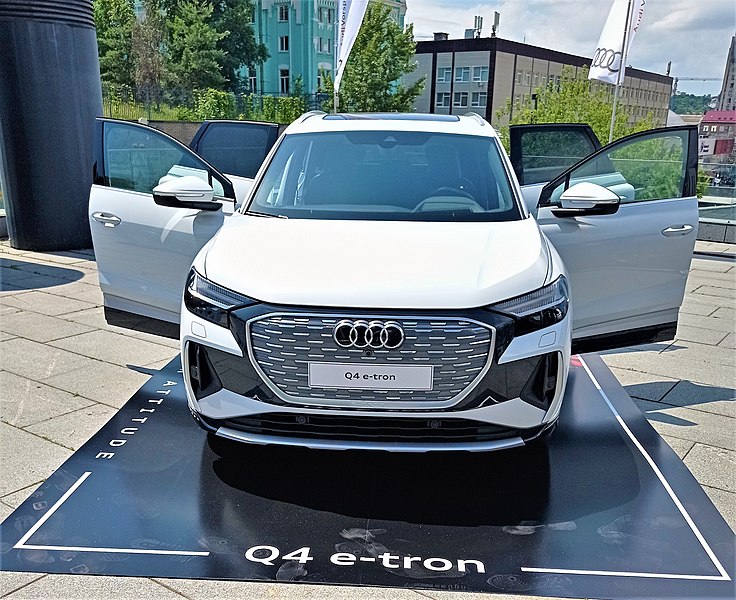 File:Audi Q4 e-tron at iForum 2021 in Kyiv 08 front.jpg