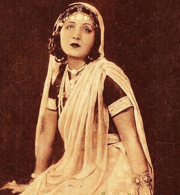 Aziza Amir in Laila (1927)