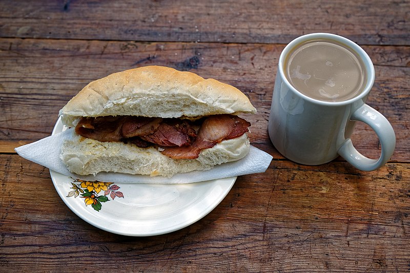 File:Bacon butty and mug of tea at Copsale Hall, Nuthurst, West Sussex, England.jpg