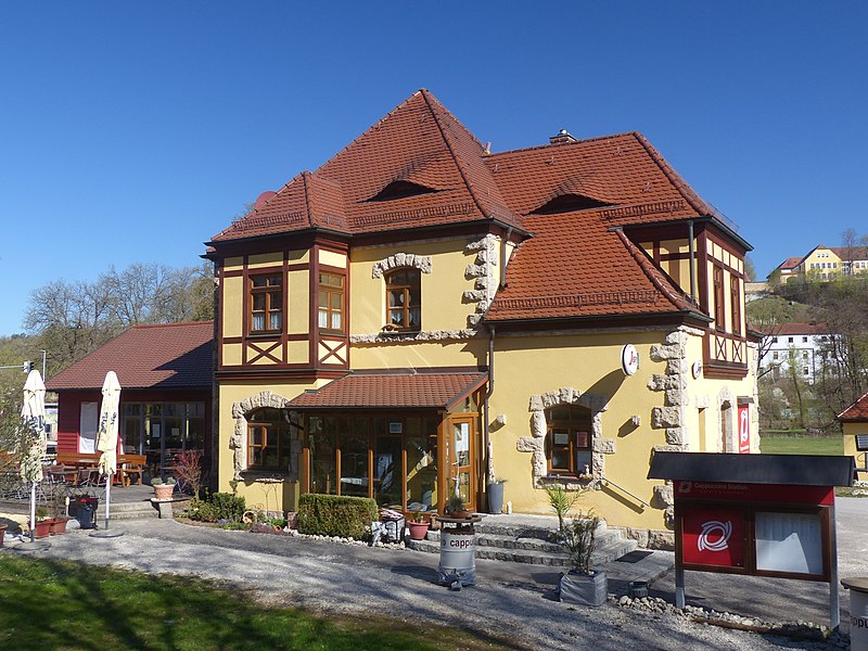 File:Bahnhof Kastl 02.jpg