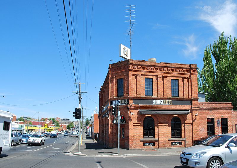 File:Ballarat Bridge Hotel 001.JPG