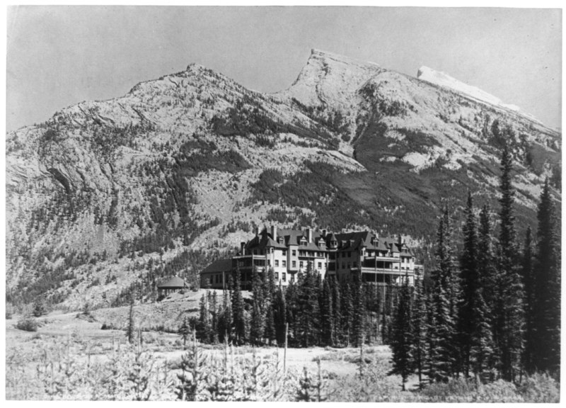 File:Banff Springs Hotel, Alberta, Canada LCCN92516579.tif