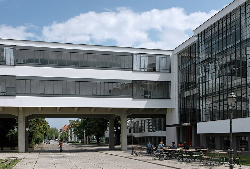 File:Bauhaus-Dessau Verbindung.JPG