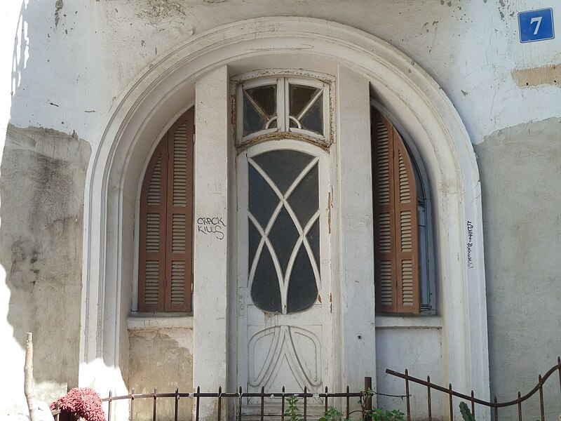 File:Beit Shapira, Simta Plonit P1130392.JPG