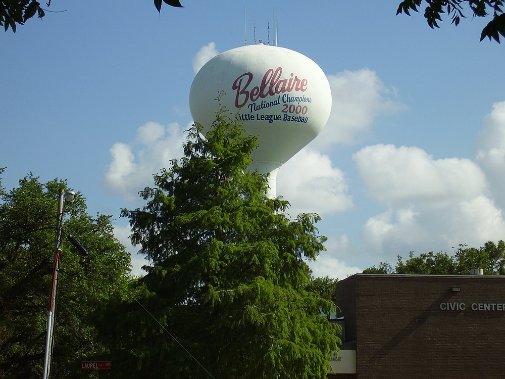 The population density of Bellaire in Texas is 1810.42 people per square kilometer (4694.99 / sq mi)