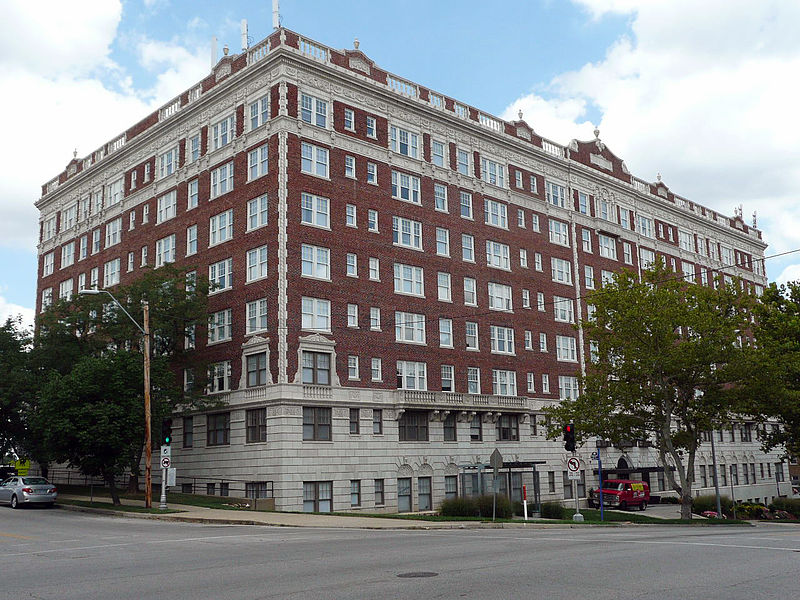 File:Bellerive Hotel, Kansas City, Missouri.jpg