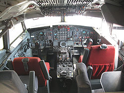 Кабина пилотов Boeing 707-120