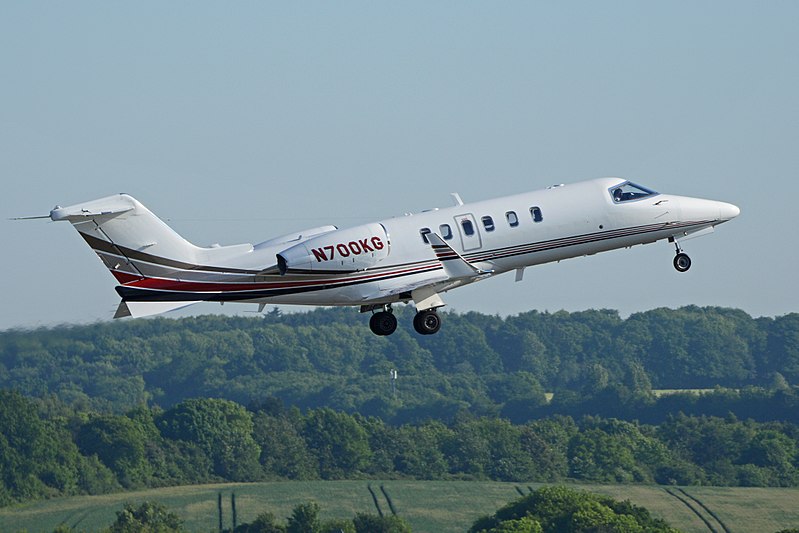 File:Bombardier Learjet 40 ‘N700KG’ (41197845854).jpg