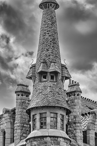 File:Botines Tower - Flickr - Uxio G..jpg