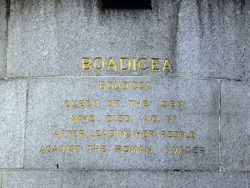 File:Boudicca Statue Westminster Bridge, London (7269464406).jpg