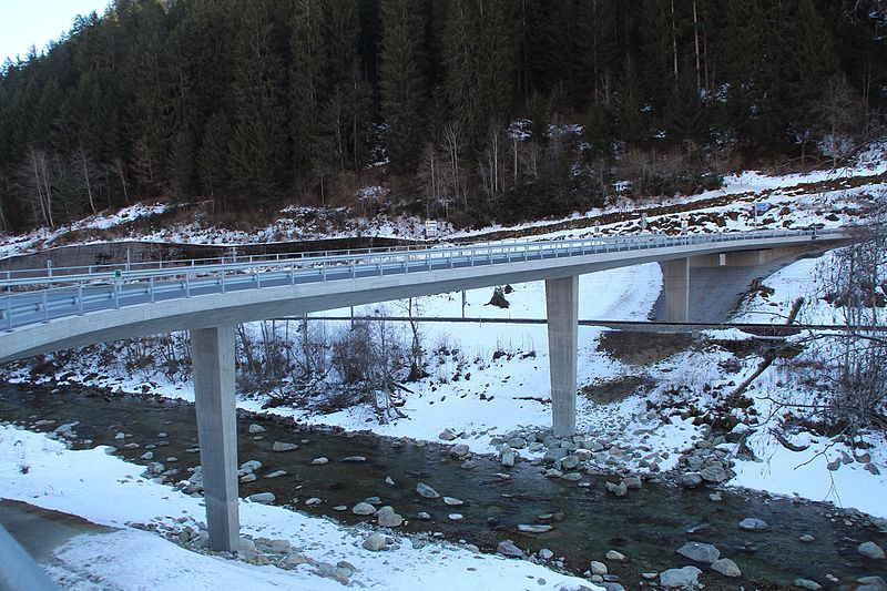 File:Brücke Tavanasa 2016b.jpg