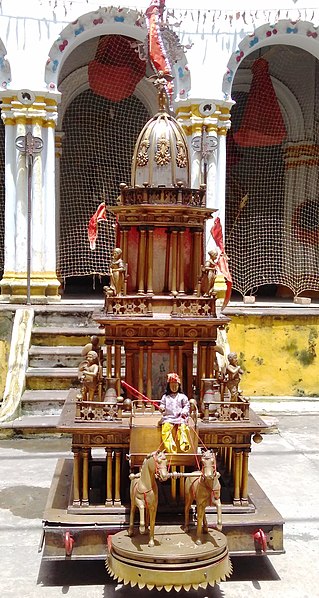 File:Brass Chariot (Rath) of Pramanik Bari, Simla, Kolkata, India.jpg