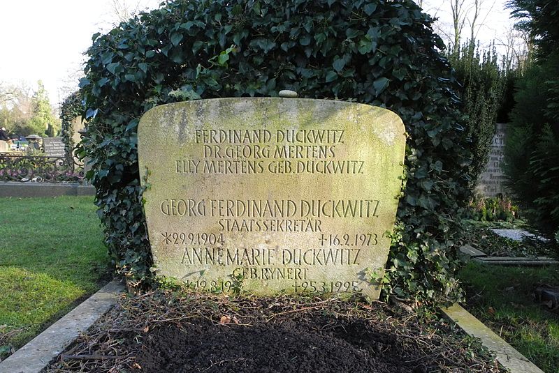 File:Bremen Riensberger Friedhof Georg F Duckwitz.jpg